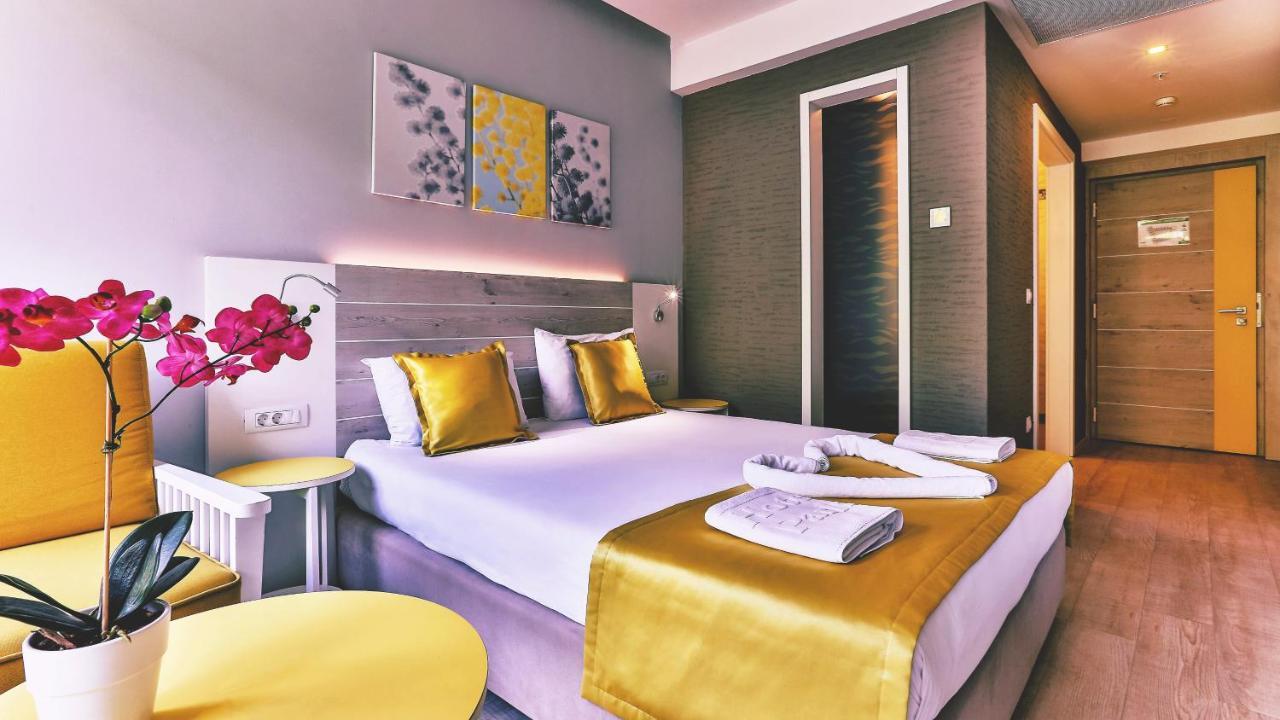 Carine Hotel Park Bijela Bagian luar foto