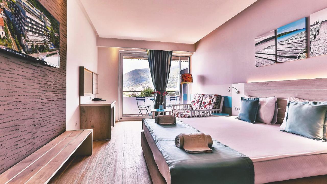Carine Hotel Park Bijela Bagian luar foto