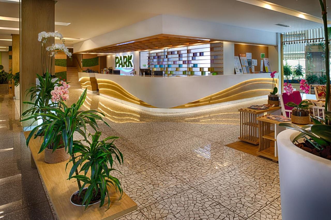 Carine Hotel Park Bijela Bagian luar foto
