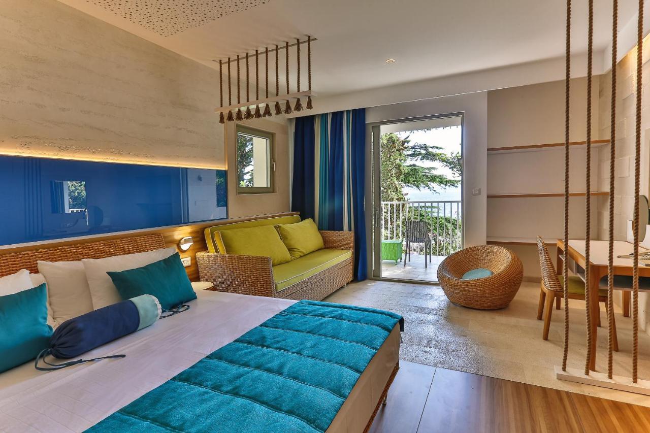 Carine Hotel Park Bijela Bagian luar foto