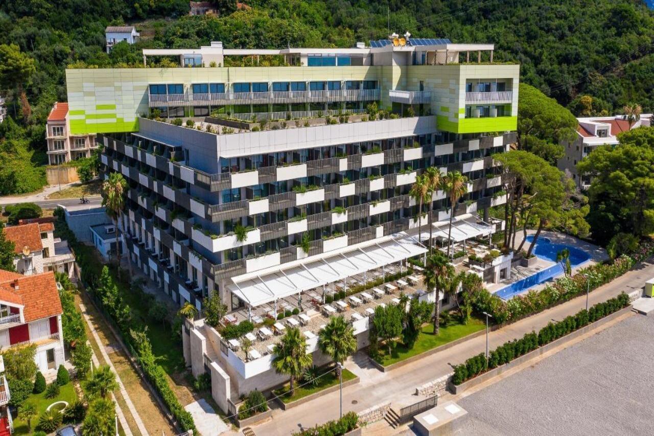 Carine Hotel Park Bijela Bagian luar foto