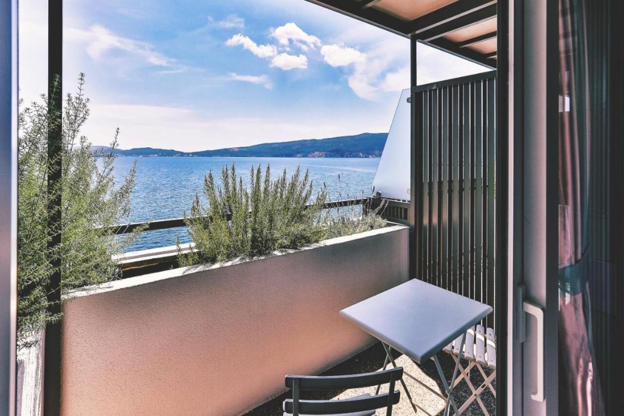 Carine Hotel Park Bijela Bagian luar foto