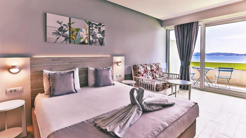 Carine Hotel Park Bijela Bagian luar foto