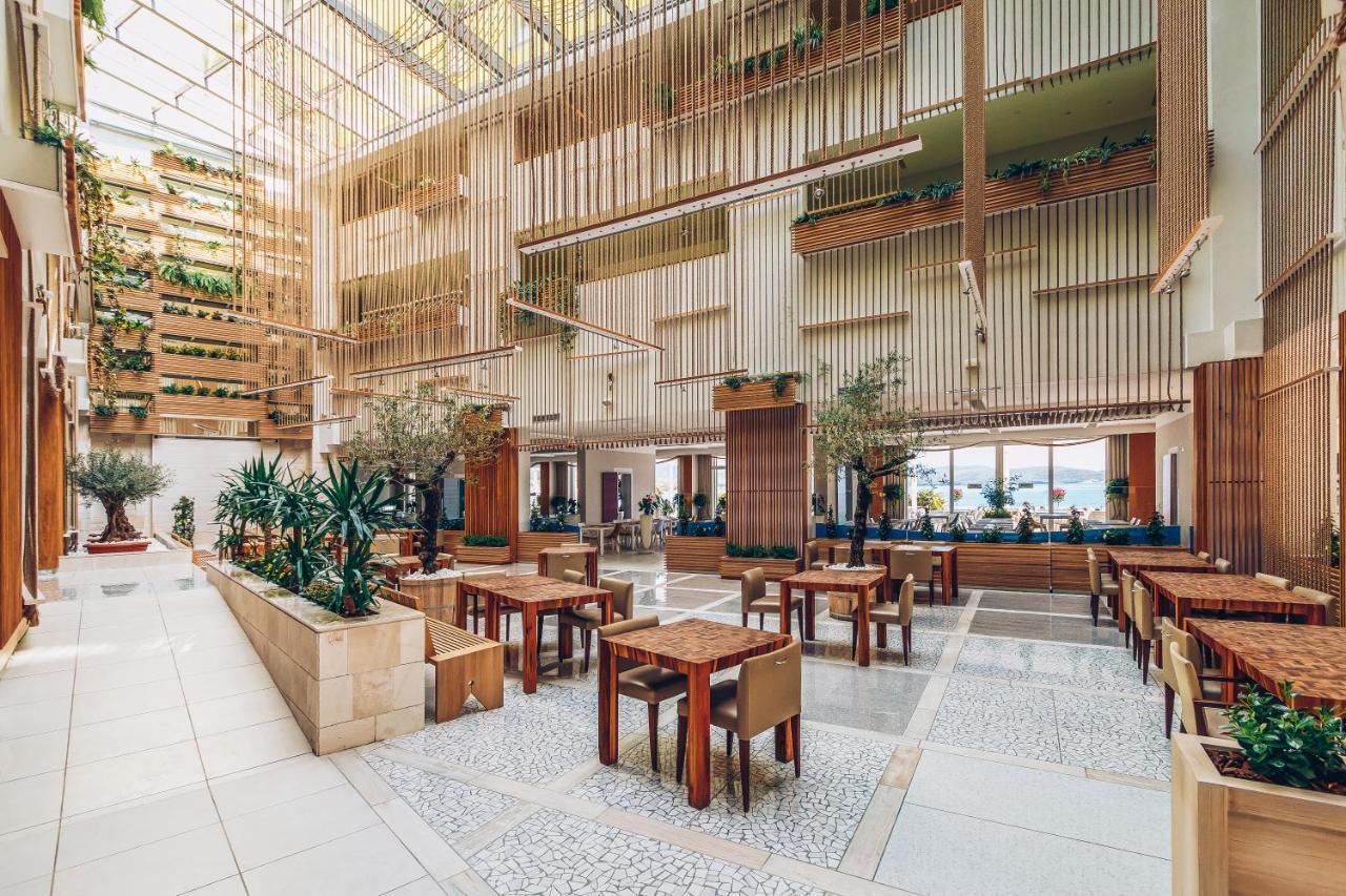 Carine Hotel Park Bijela Bagian luar foto